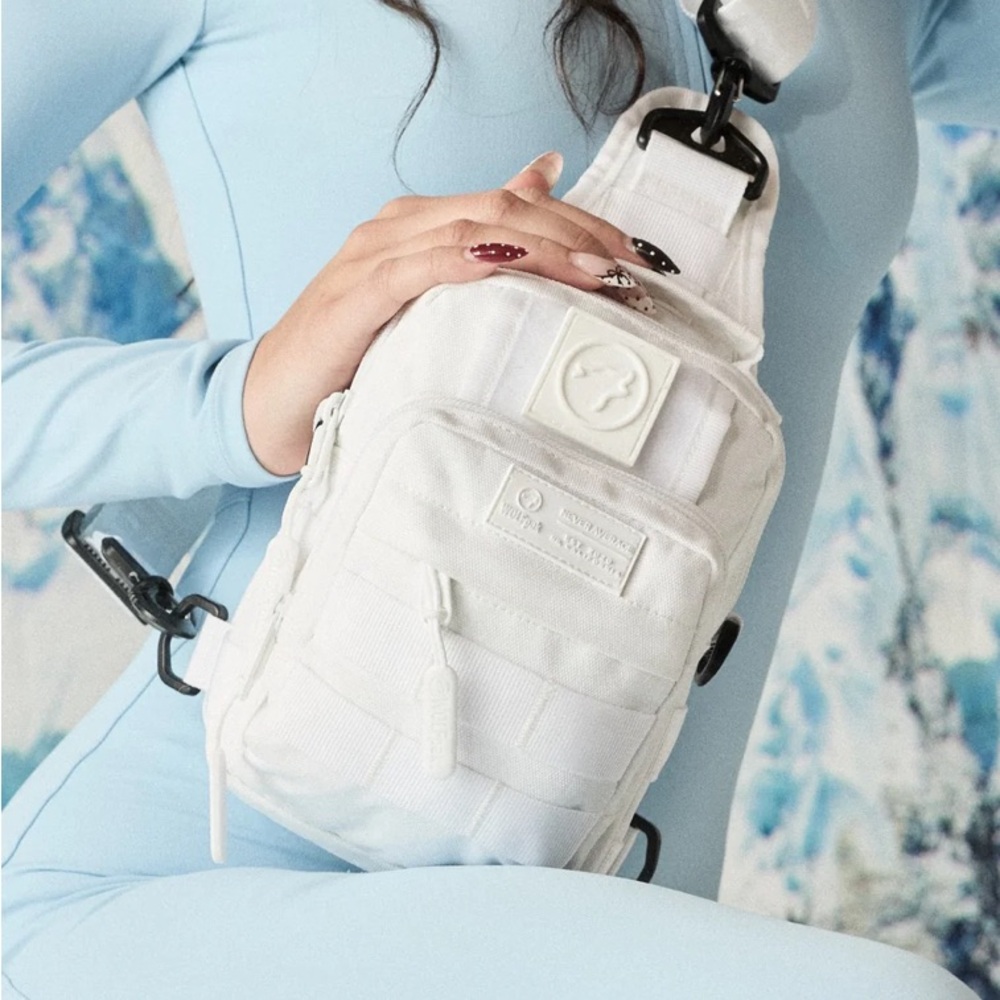 Wolfpak 4L crossbody snow leopard new